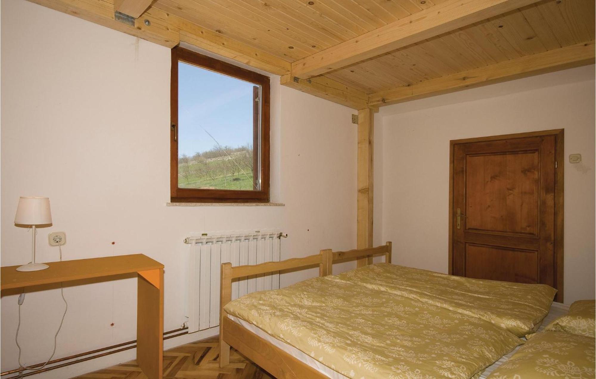 7 Bedroom Pet Friendly Home In Crni Kal Crni Kal  Bagian luar foto