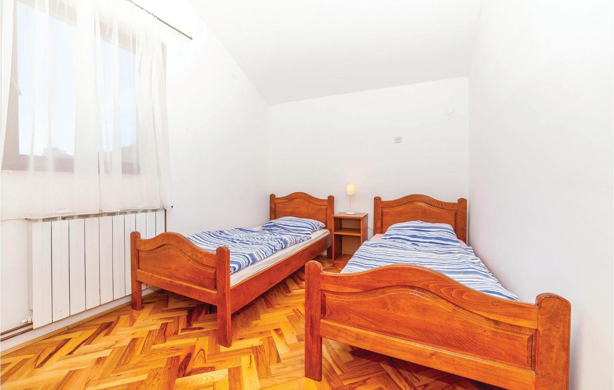 7 Bedroom Pet Friendly Home In Crni Kal Crni Kal  Bagian luar foto